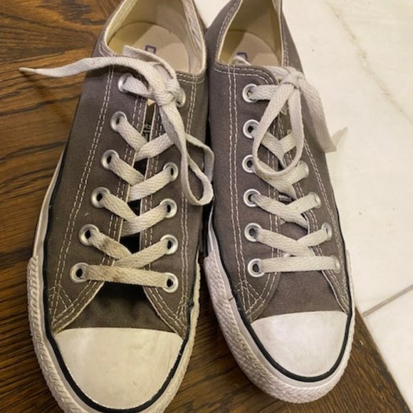Clear Out-Converse original gray sneakers- great condition sz 9.5 - Picture 1 of 8